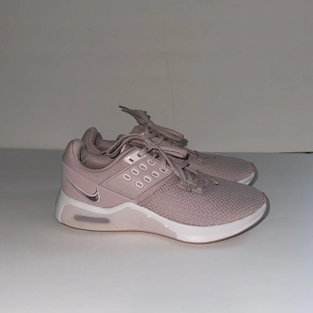 Nike Women's Sneakers Size 6.5 Gym Workout Exercise Walking